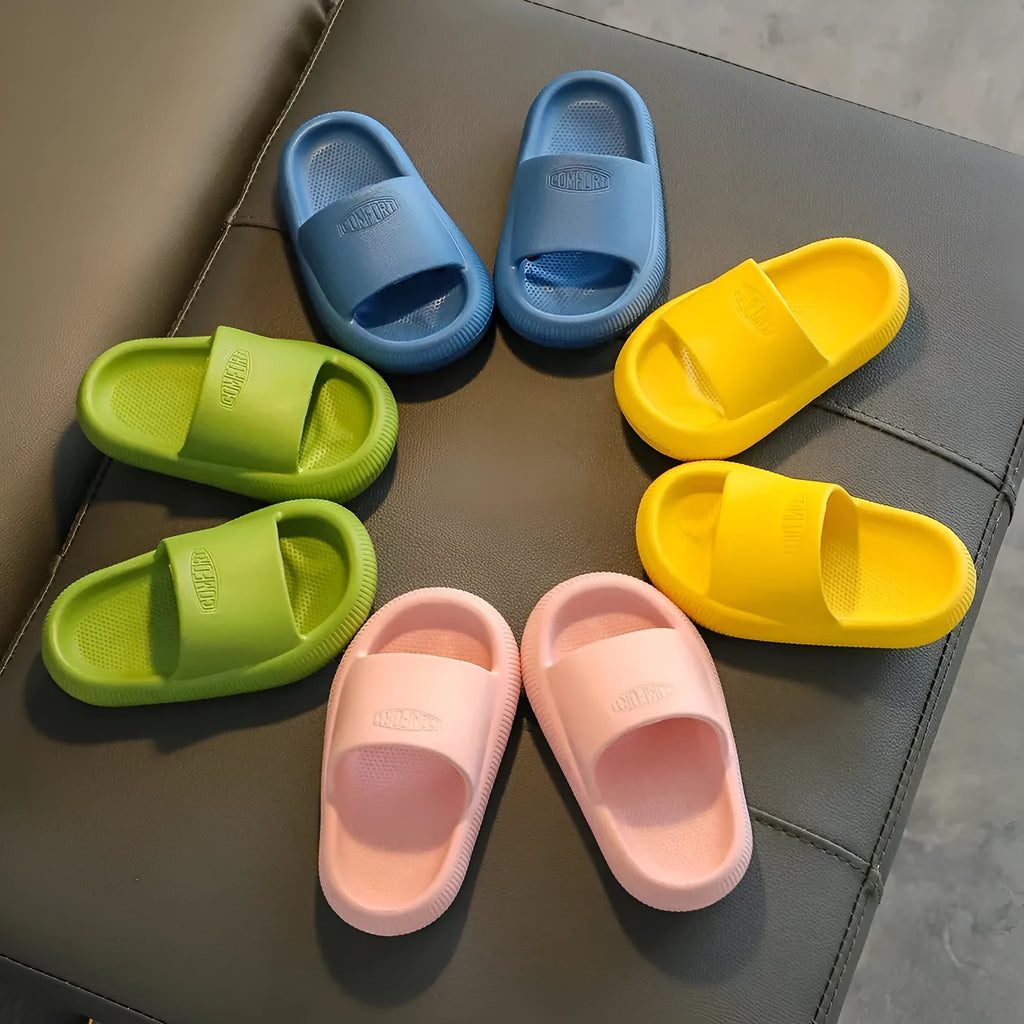 Children's injection-moulded EVA slippers in mixed colours with non-slip soles