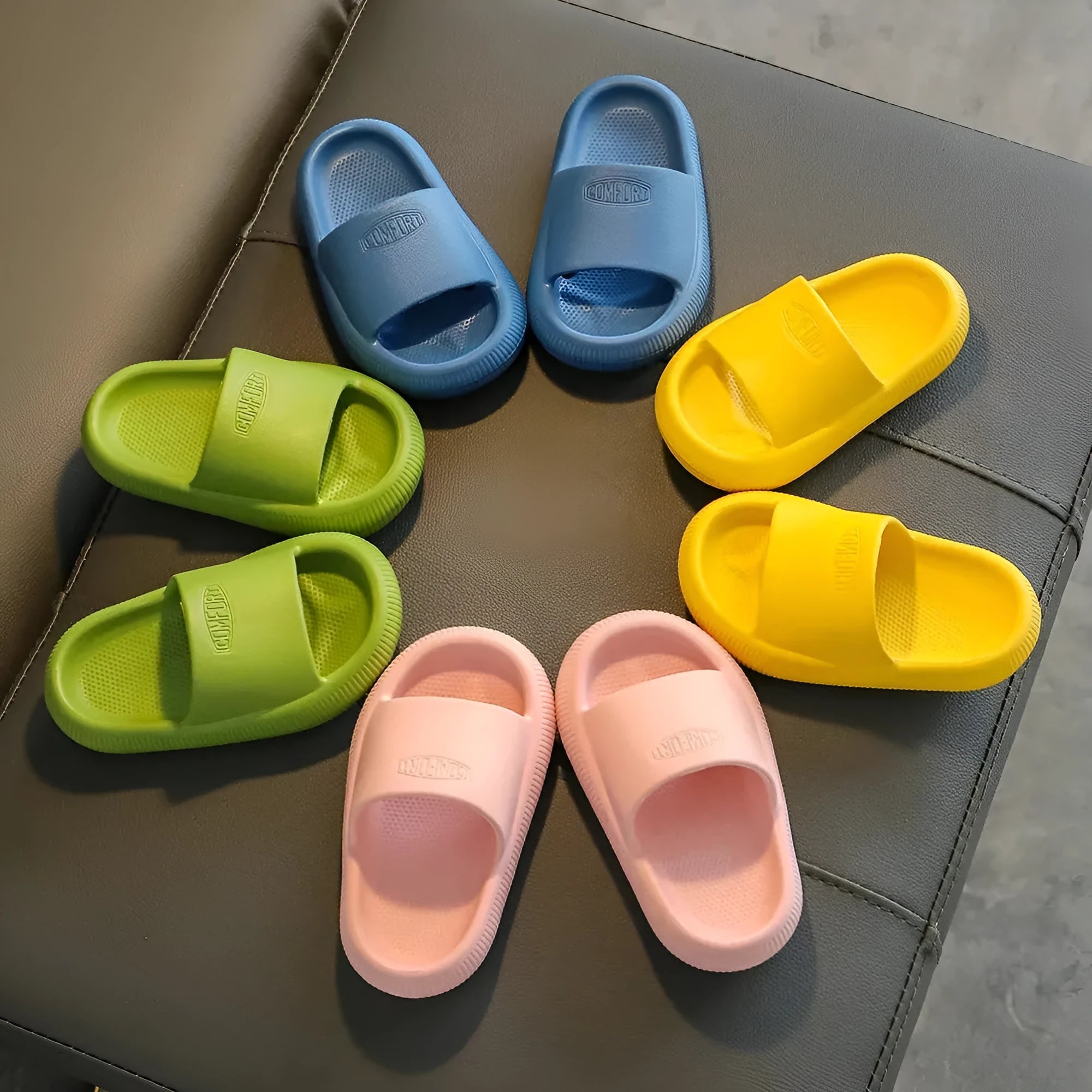 Children's injection-moulded EVA slippers in mixed colours with non-slip soles