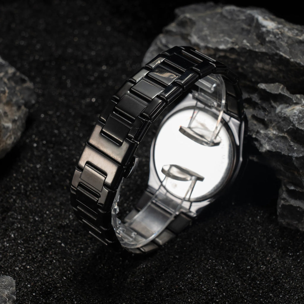 Men's business casual steel belt quartz watch showing 10mm thickness and professional dial design