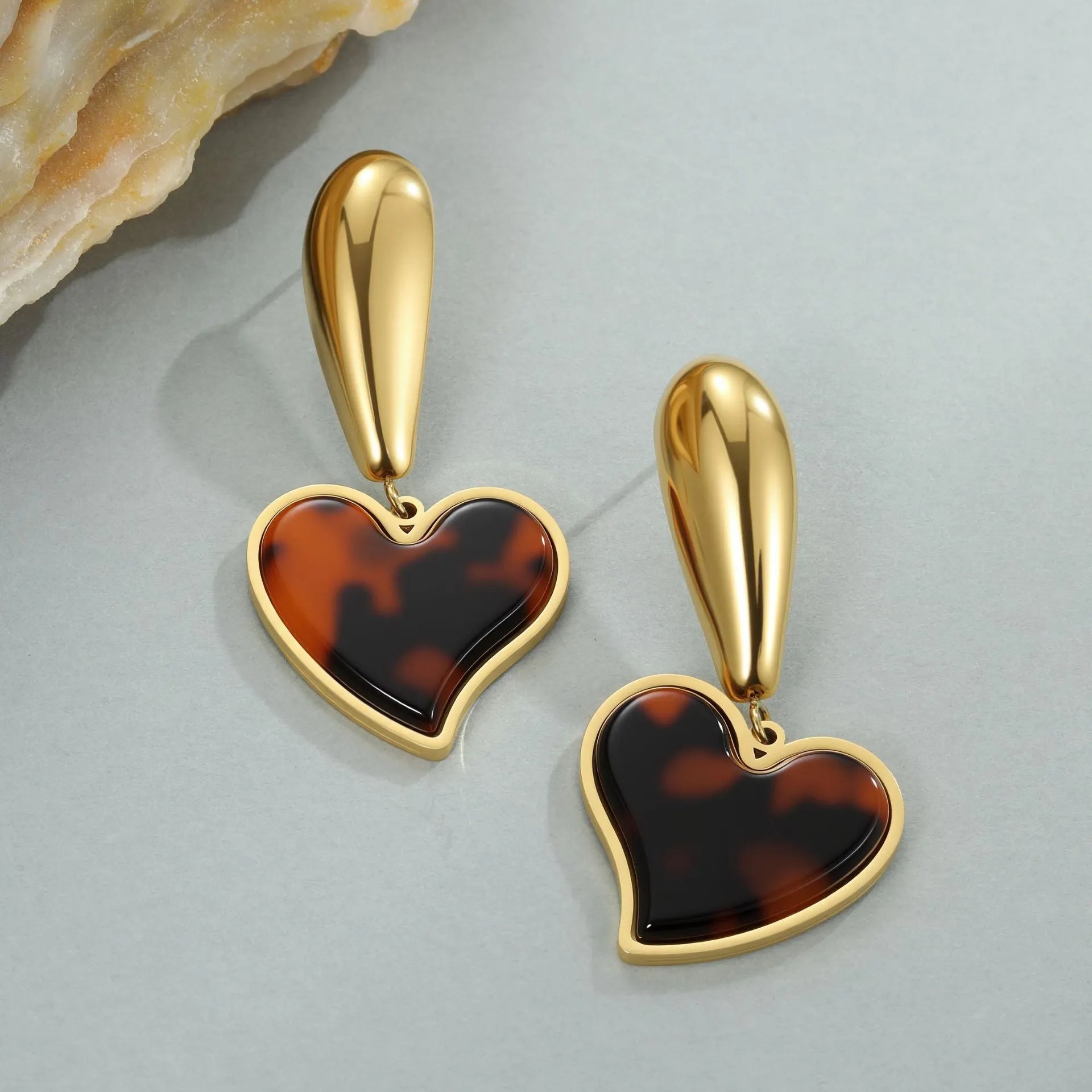 Women's tortoiseshell resin earrings with hawksbill colour and geometric heart or flower designs