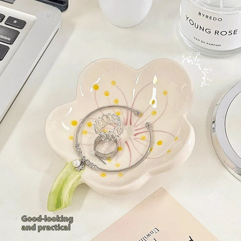 Yellow porcelain girls night light storage tray with modern simple design