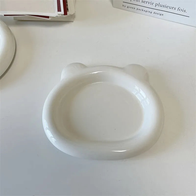 White porcelain plate with bear doodle design in round shape showing 15cm and 20cm size options