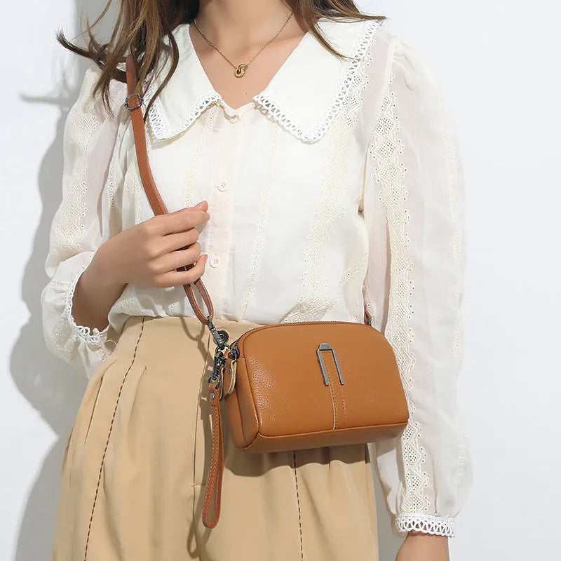 Genuine leather ladies shoulder bag in urban simplicity style, horizontal square shape, compact 19x13x6cm size.