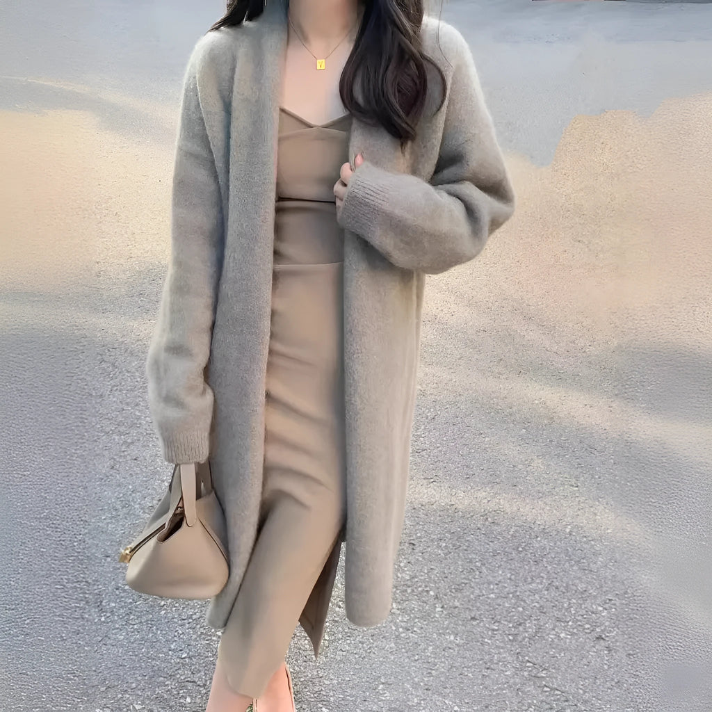 Women's mid-length knitted cardigan with V-neck and long sleeves in loose fit