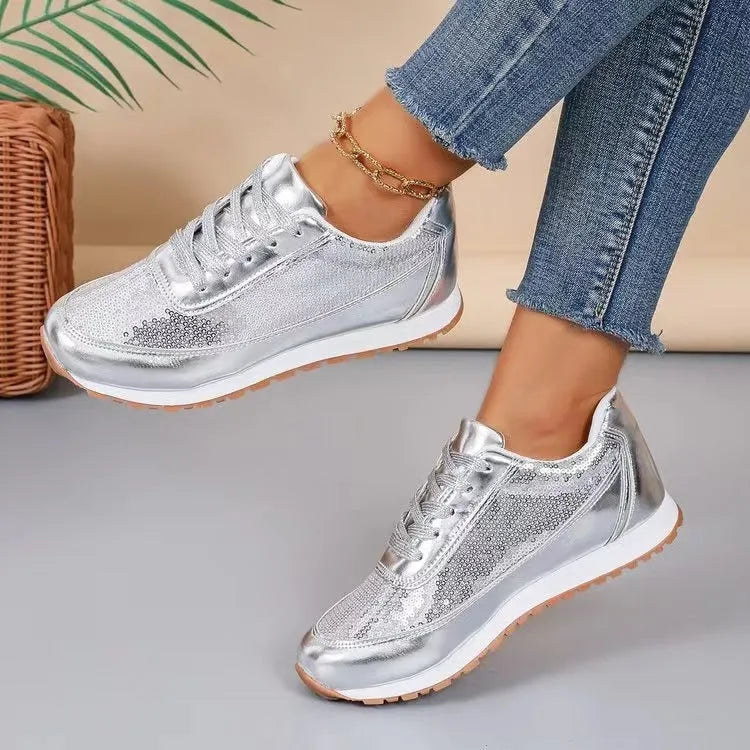 Women's thick-soled casual PU leather sneaker in solid colour, square toe, available in black
