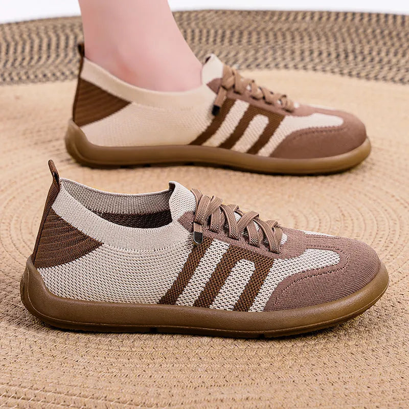 Summer retro German training shoes with Flyknit upper in black, low-top, flat heel PU sole