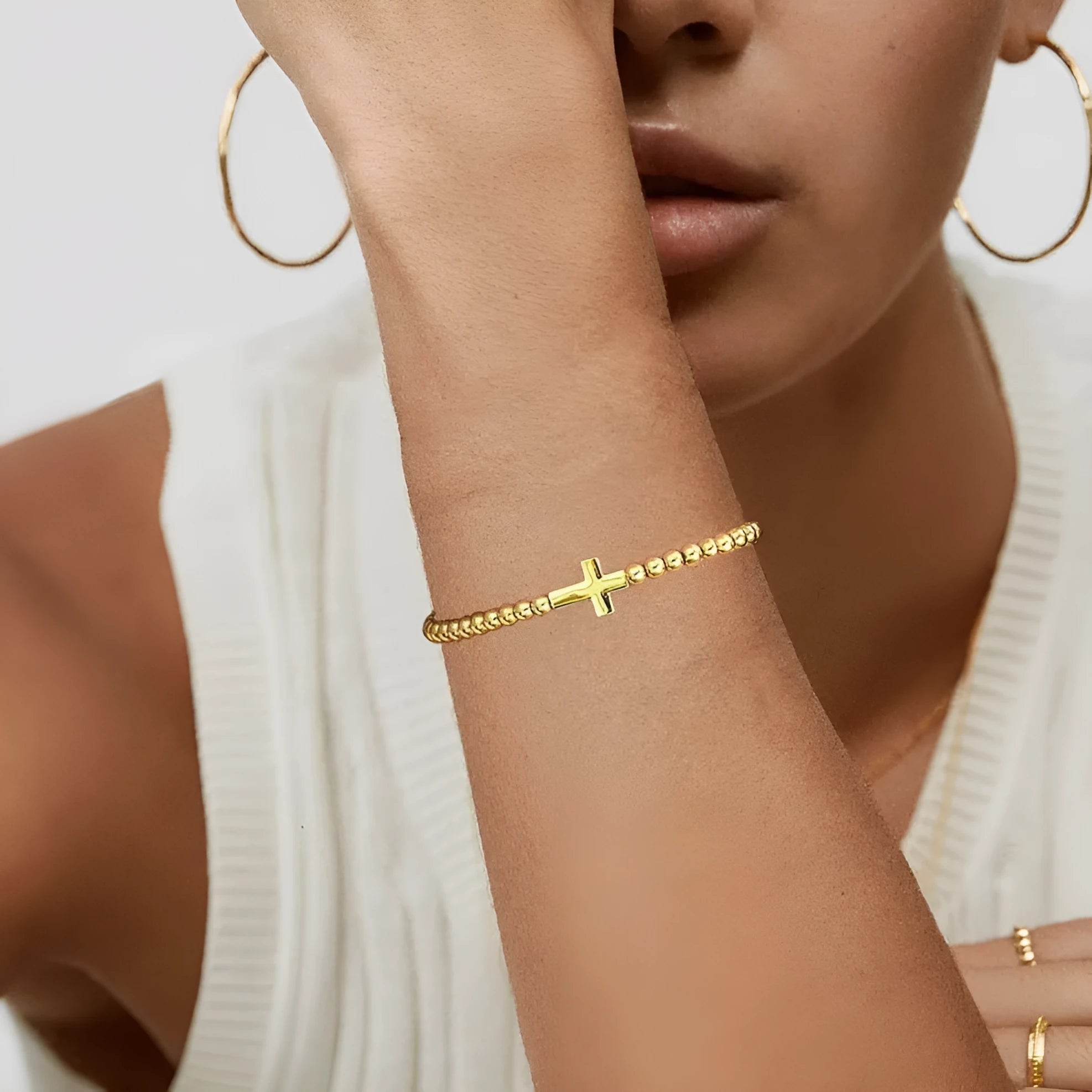 Adjustable stainless steel beaded bracelet with geometric round design in six colour options