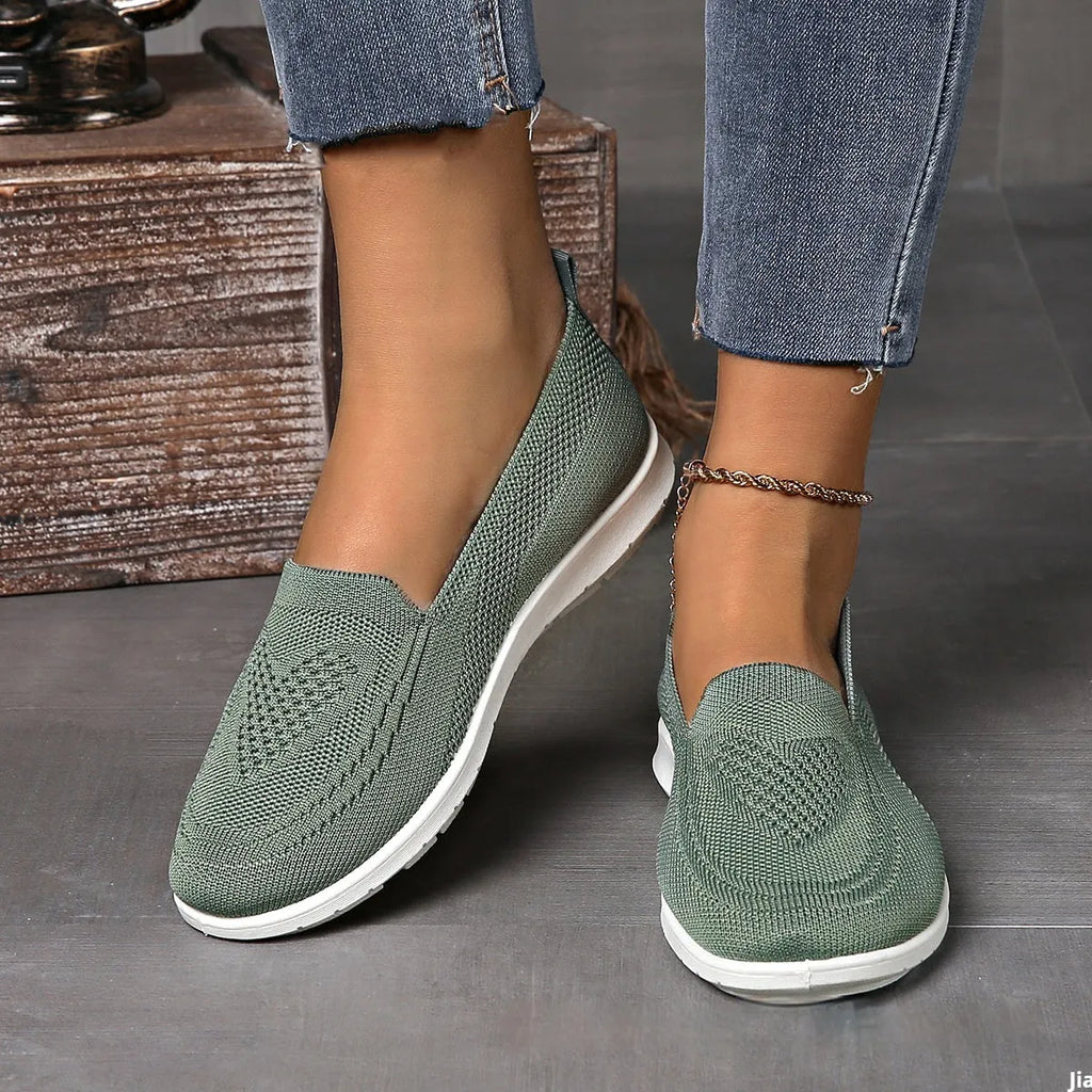 Women's plus size flat cloth shoes with heart pattern, shallow mouth, and mesh lining for spring summer casual wear