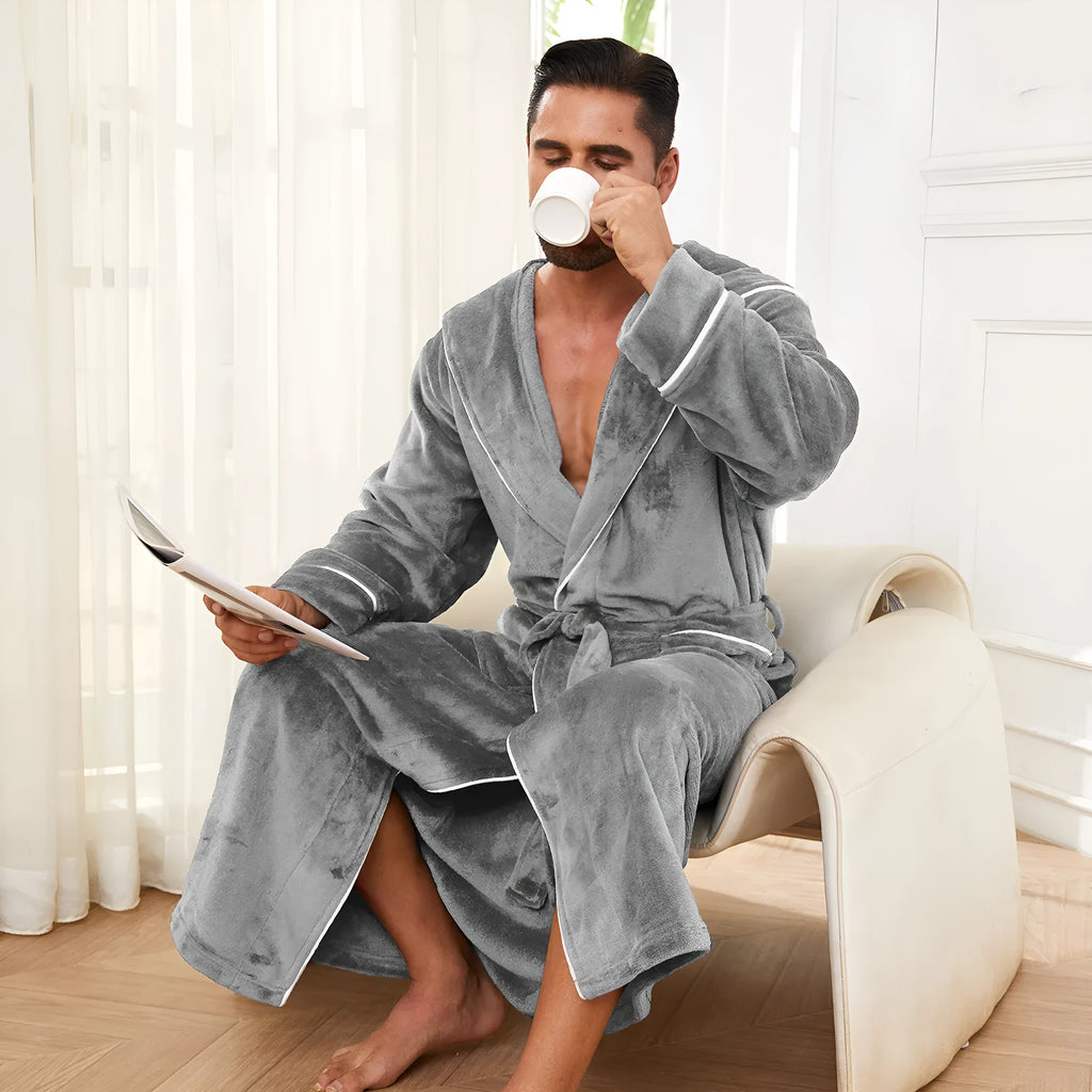 Fashion men's flannel bathrobe in dark blue, polyester fibre, for autumn winter, sizes M to XXL, European style