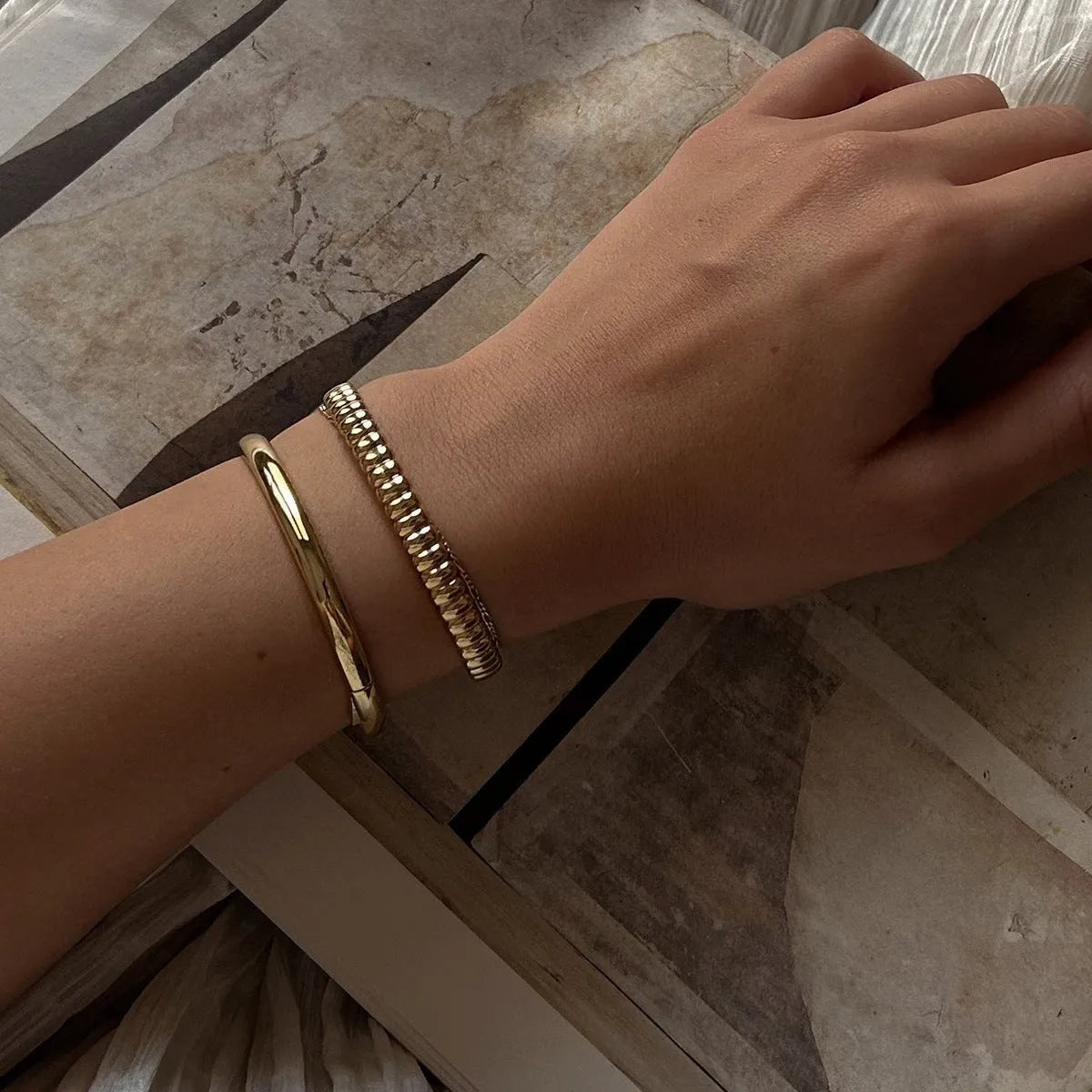 Stainless steel bracelet for women European and American style electroplated finish