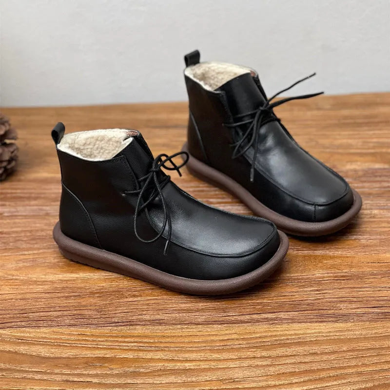 Extra-thick velvet lined cowhide women's boots in black with flat heel and round toe