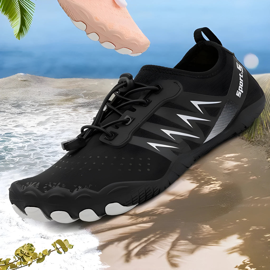Quick-drying wading river tracing shoes with mesh upper and rubber sole in black, low-top style
