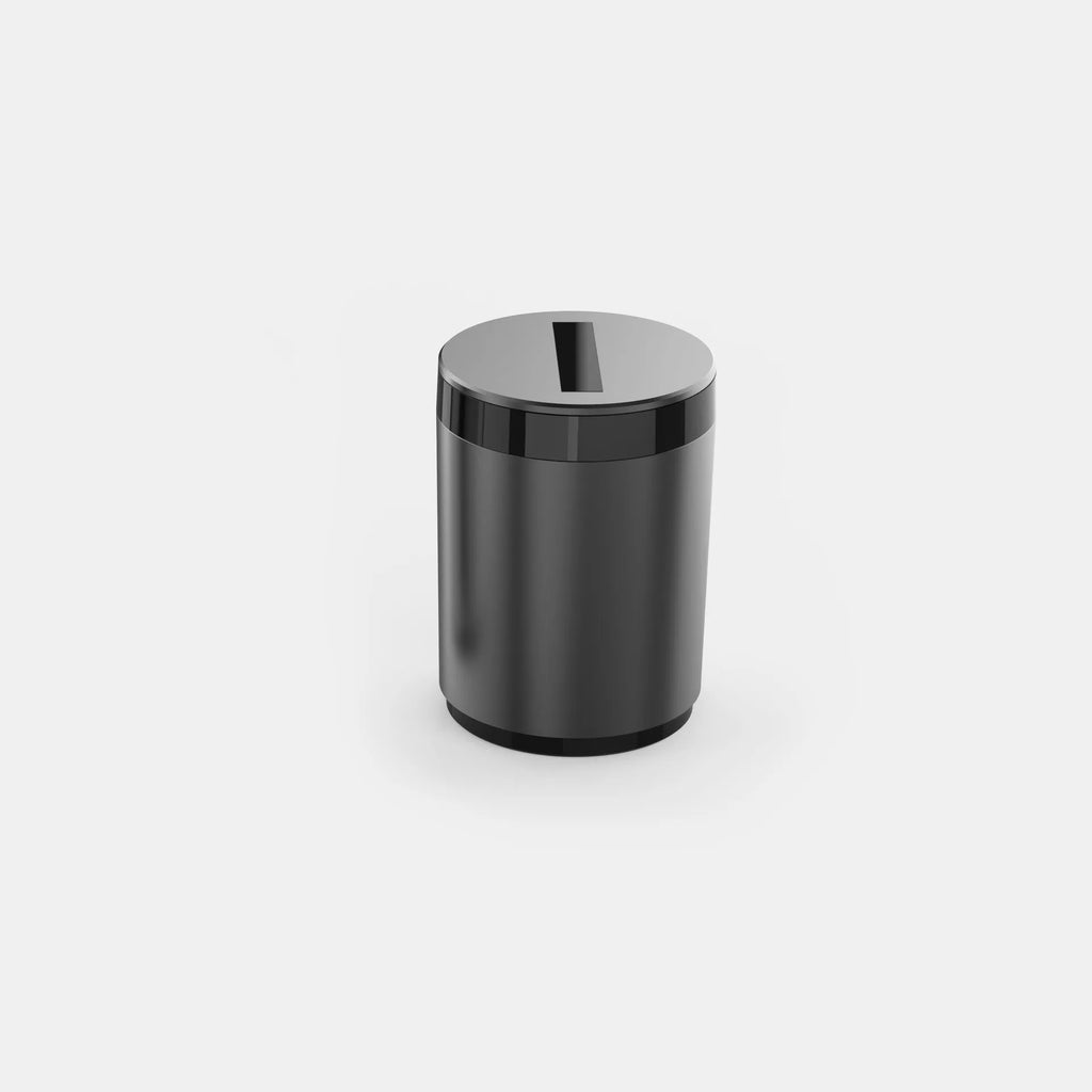 Automatic opening and closing car ashtray in plastic, 7x10cm, gun gray colour