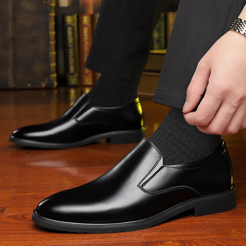 Men's business casual low top slip-on shoes in black with renewable leather upper and rubber sole