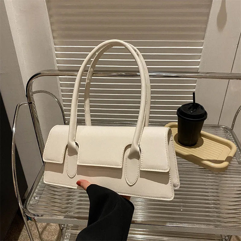 Women's square shoulder bag in PU leather with single strap and stitching details