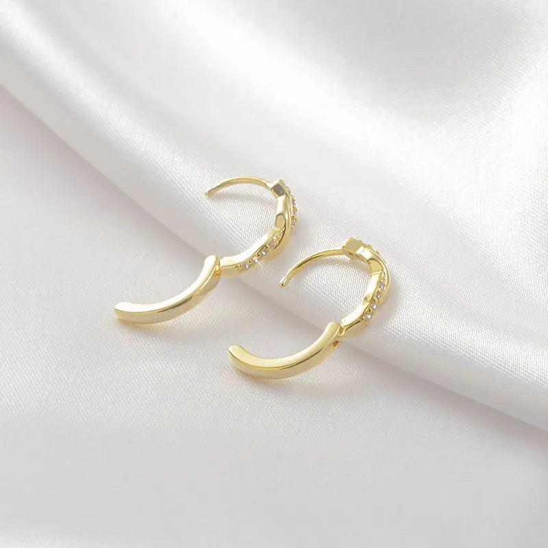 Geometric copper earrings with interwoven hemp rope design in gold or silver colour