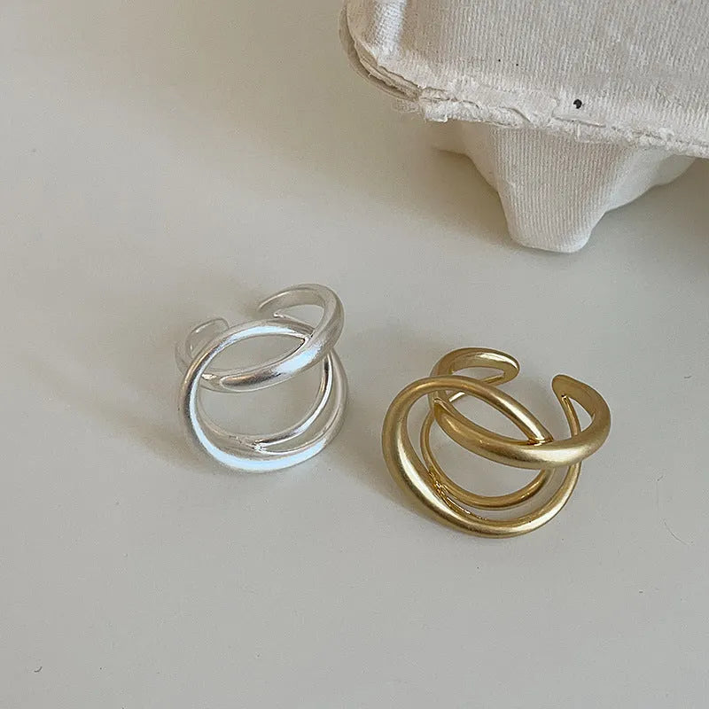 Geometric open ring with three-dimensional interlaced design in matte metal