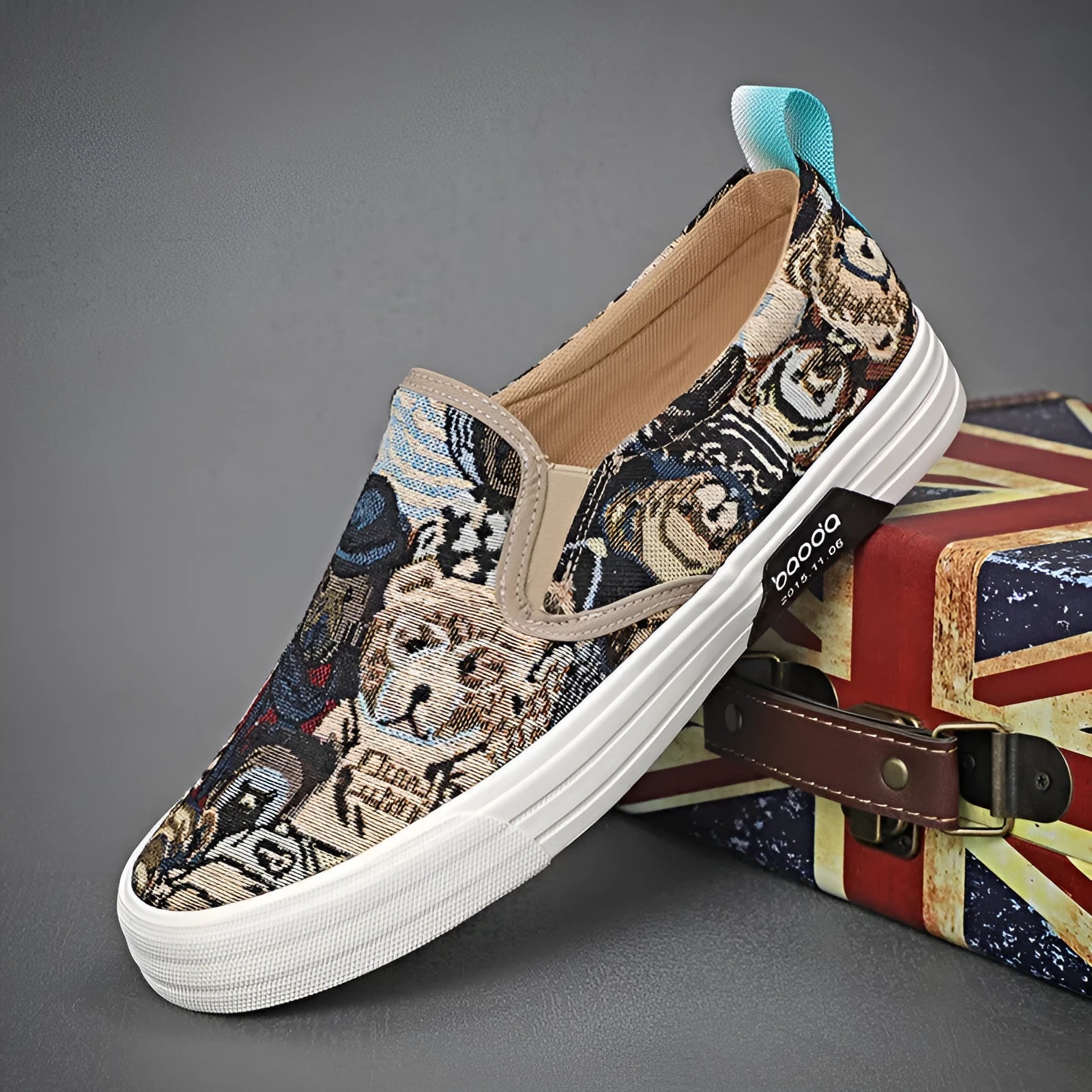Breathable slip-on canvas sneakers in khaki, gray green, and all black with vulcanised rubber sole