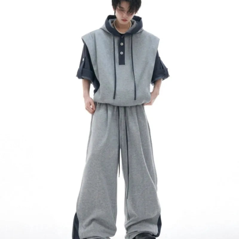Men's black and grey polyester hooded leisure suit with three-dimensional stitching on the short-sleeve jacket