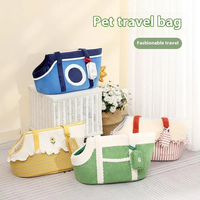 Shoulder cat bag in short plush with cartoon pattern, suitable for cats and small dogs under 5kg
