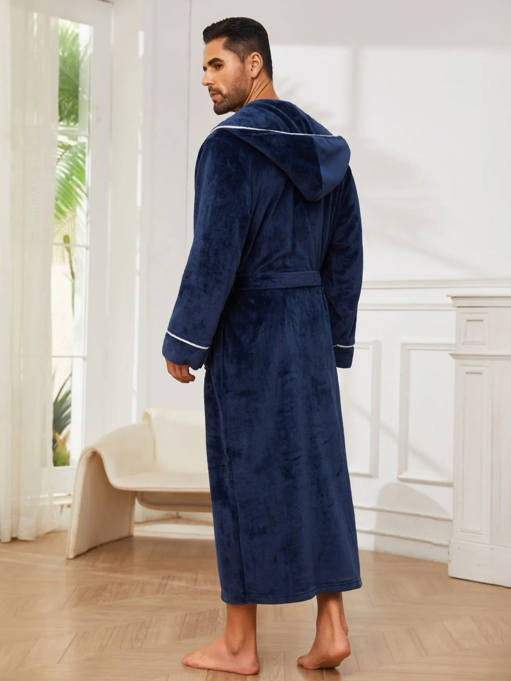 Fashion men's flannel bathrobe in dark blue, polyester fibre, for autumn winter, sizes M to XXL, European style