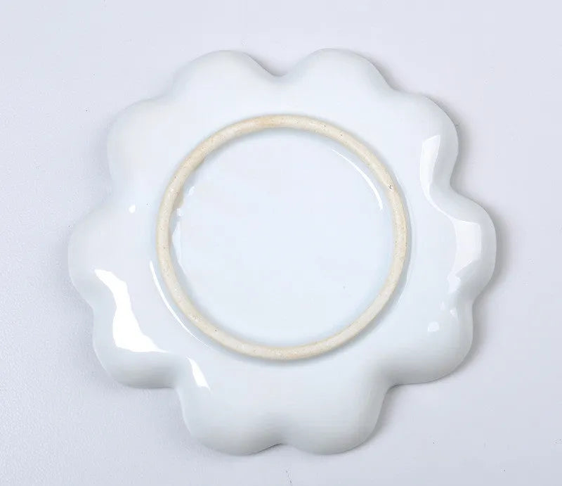 White ceramic plum blossom shaped painting palette for watercolour, acrylic and oil paints