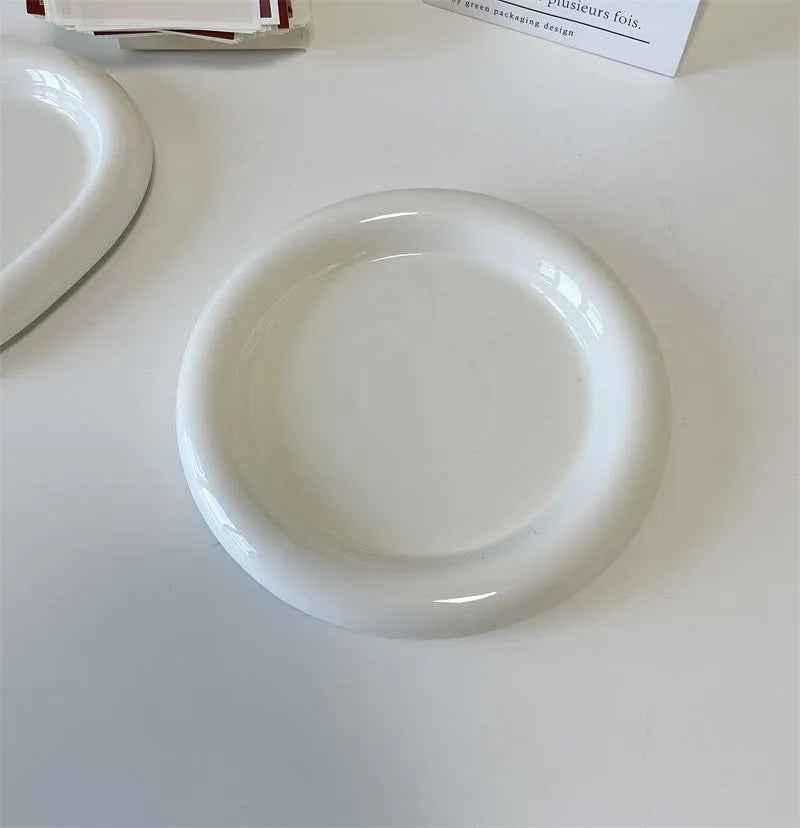 White porcelain plate with bear doodle design in round shape showing 15cm and 20cm size options