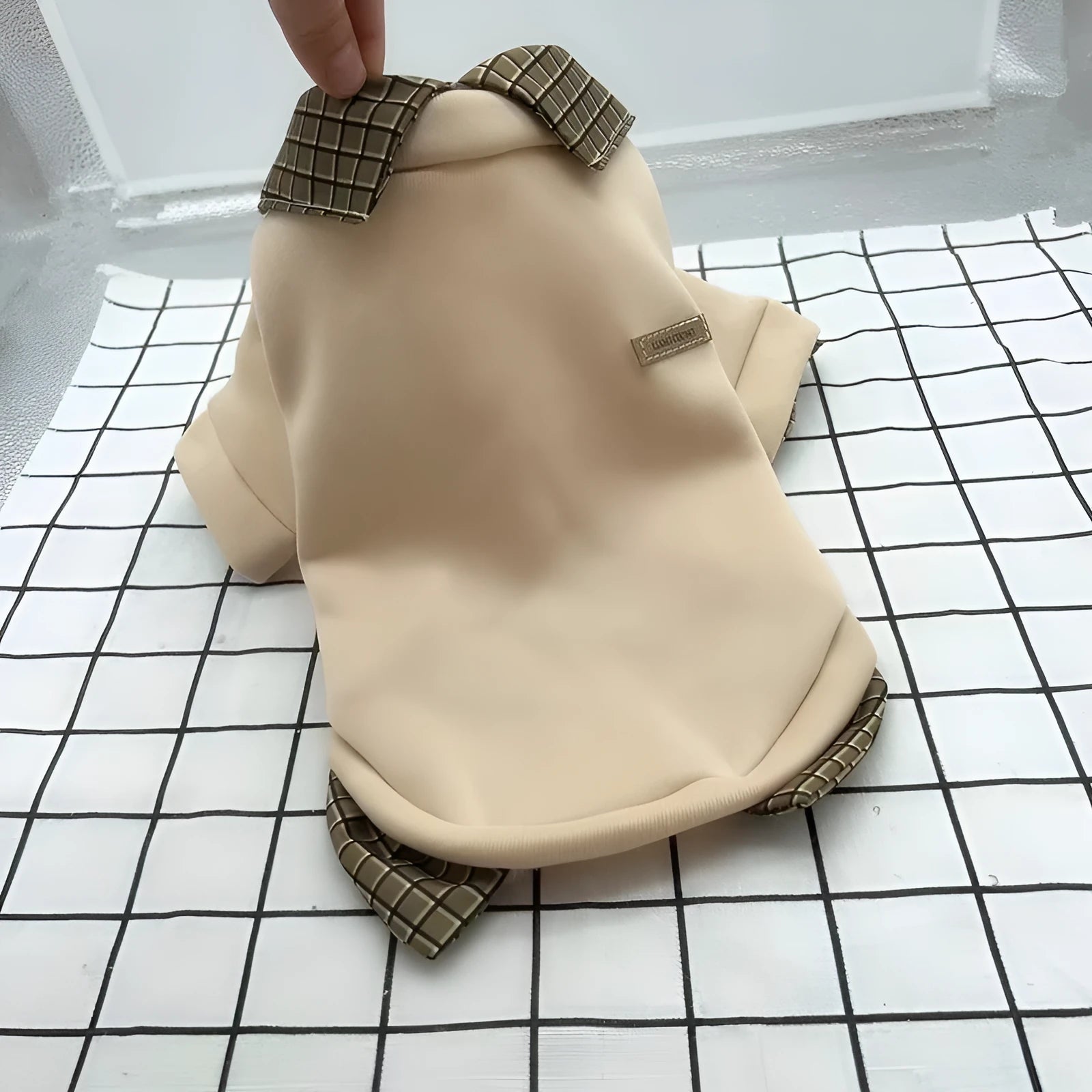 Fake two-piece collar thin velvet sweater for dogs in beige polyester with detachable hoodie