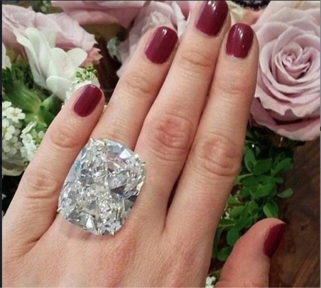 Simple women's ring with an inlaid square diamond design in a white gold colour.