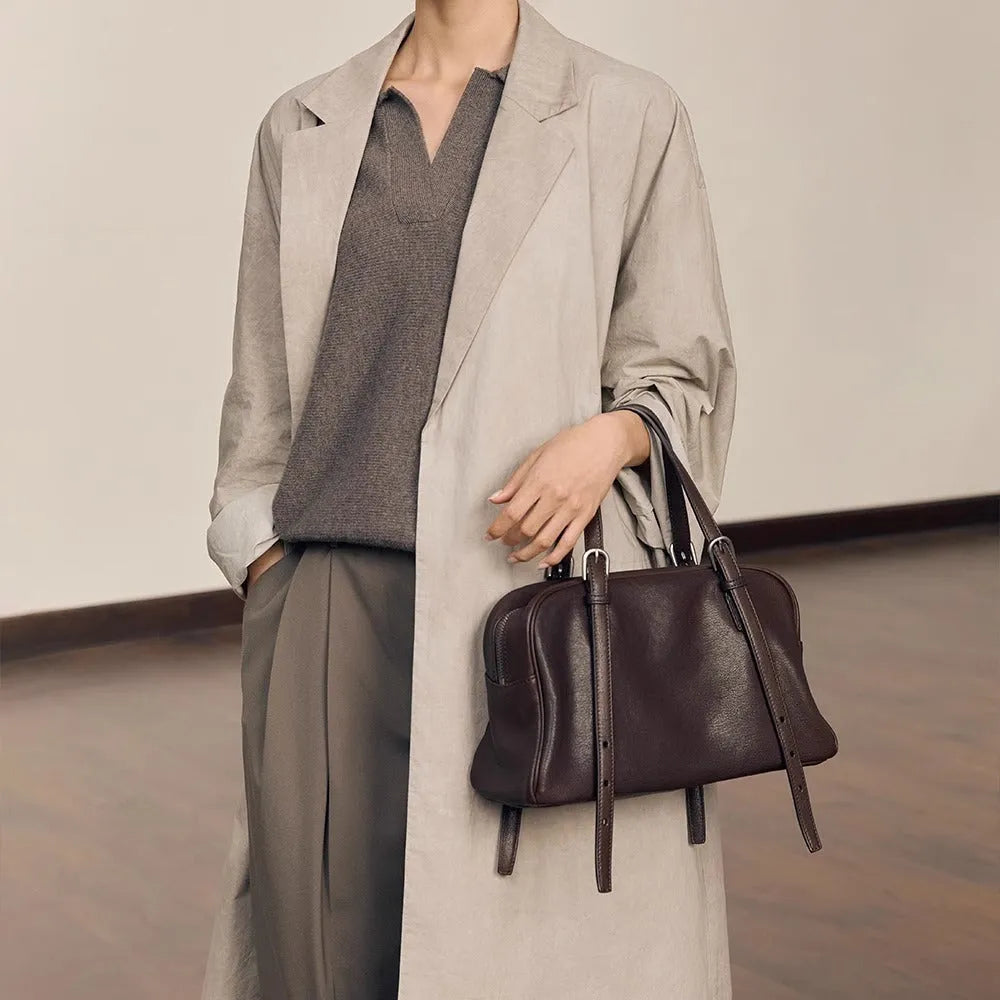Women's genuine leather retro shoulder bag in horizontal square shape with double strap.