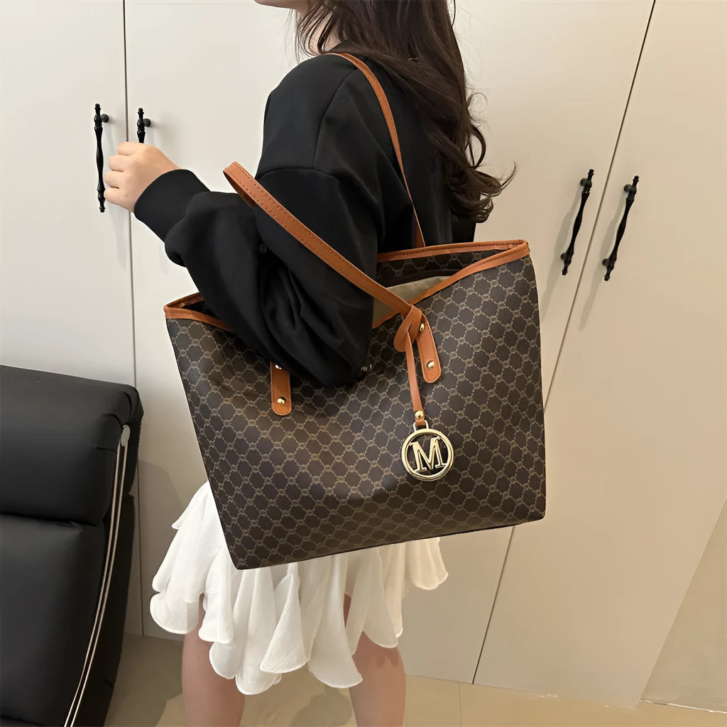 Street style PU leather shoulder bag with adjustable strap in black