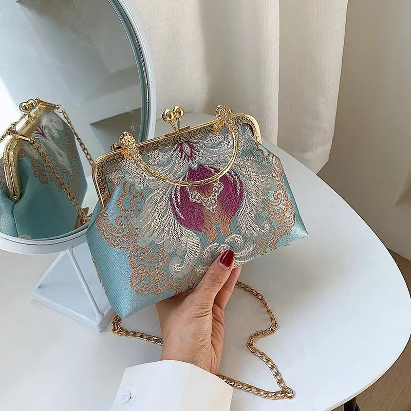 Chinese embroidery shell-shaped handbag in Chinese red with zipper changing bag