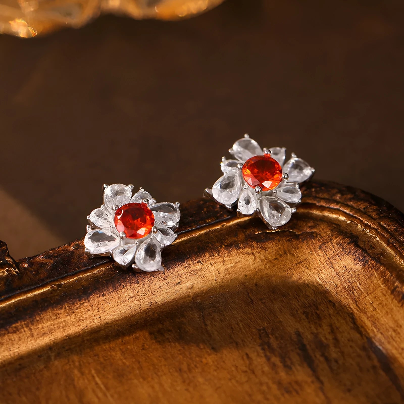Retro 925 silver earrings with pigeon red diamond temperament and white gold colour electroplated finish, geometric U-shaped design