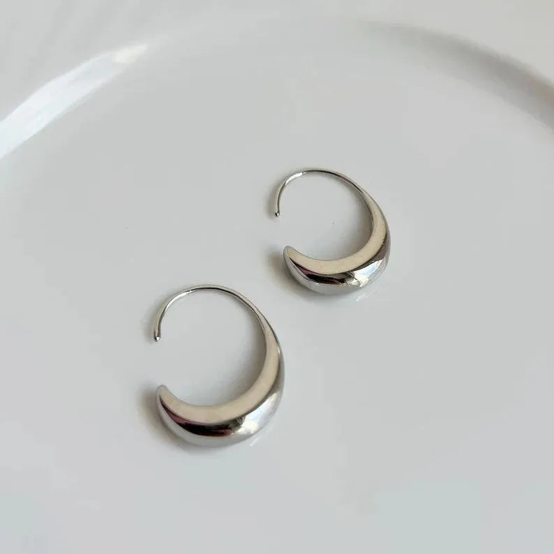 Alloy snake earrings in gold electroplated finish, creative retro fashion style for women