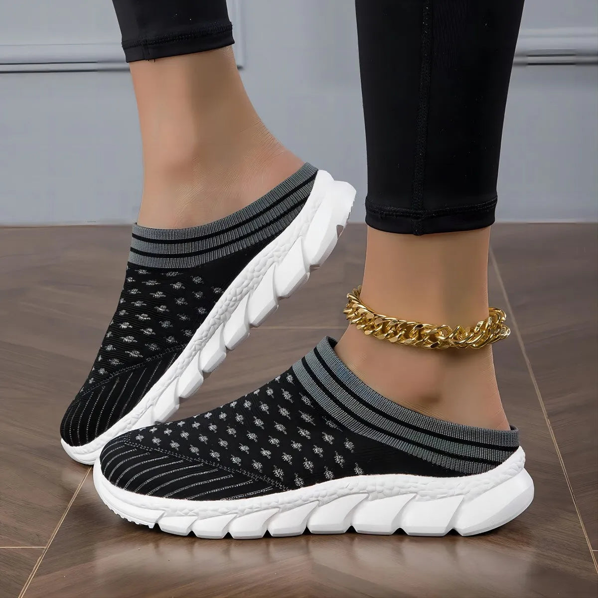Women's Flyknit sports slippers with striped pattern and hollowed-out breathable design in black colour