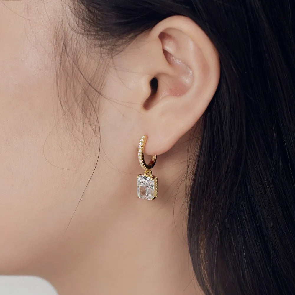 S925 fine silver lock stud earrings with geometric quadrilateral shape and electroplated finish in silver-white colour