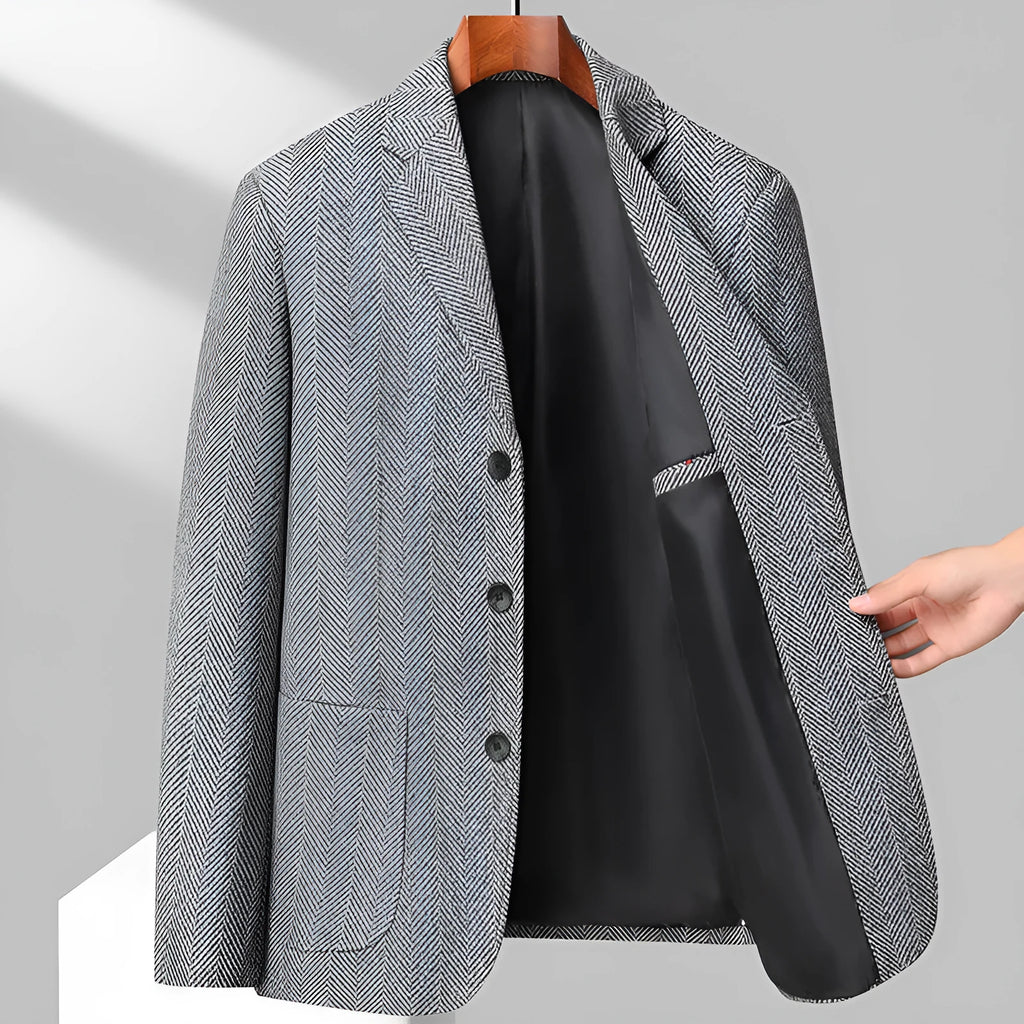 Man wearing a classic loose-fit solid colour woolen coat for spring or autumn.