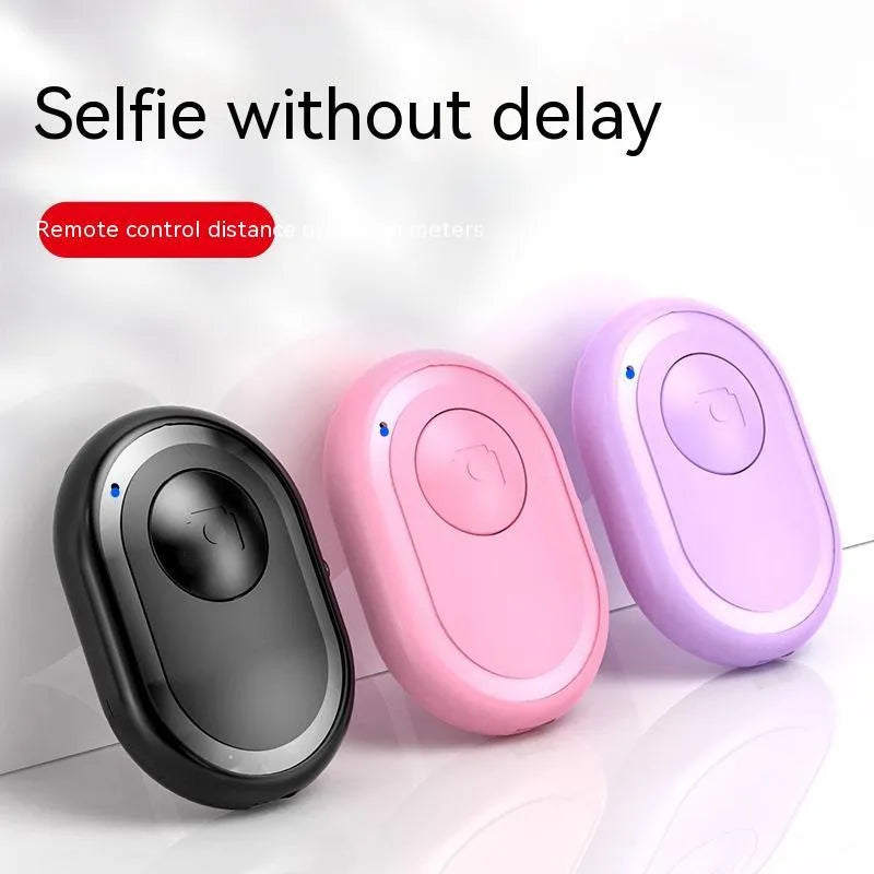 Wireless Bluetooth remote self-timer photo control in black, plastic compact 48mm size