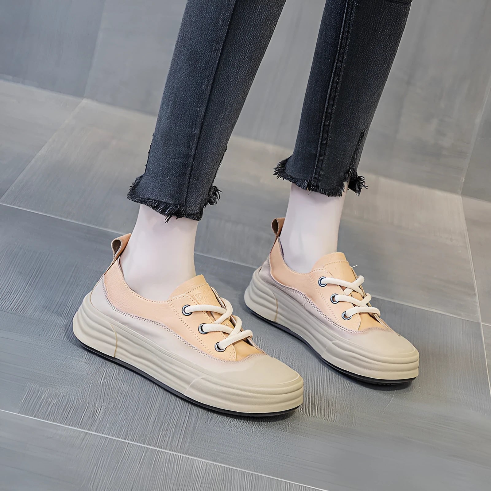 Women's leather platform sneakers in matcha green with round toe and lace-up design