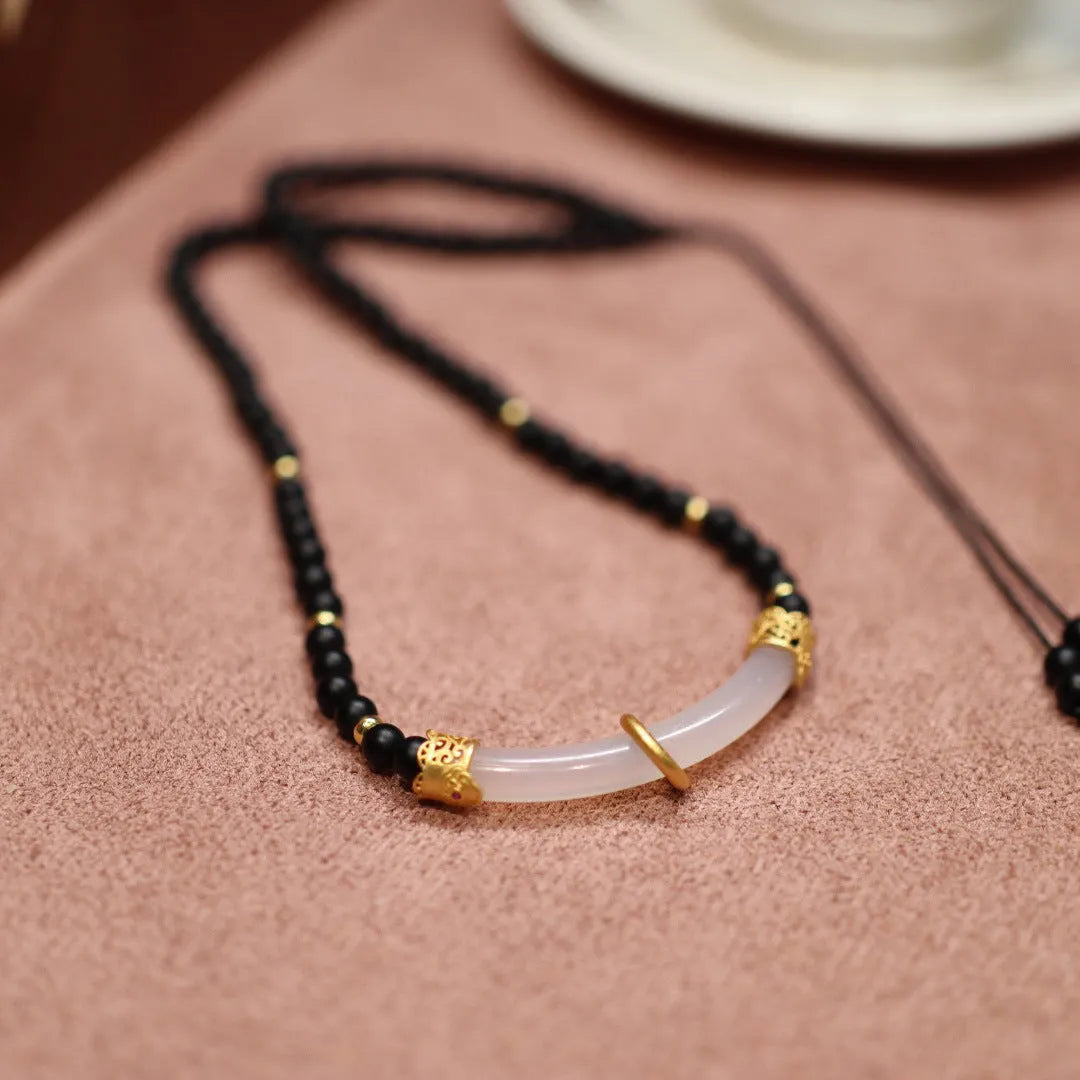 Natural frosty black agate and white chalcedony necklace with 925 silver U-shaped pendant on ball bead chain