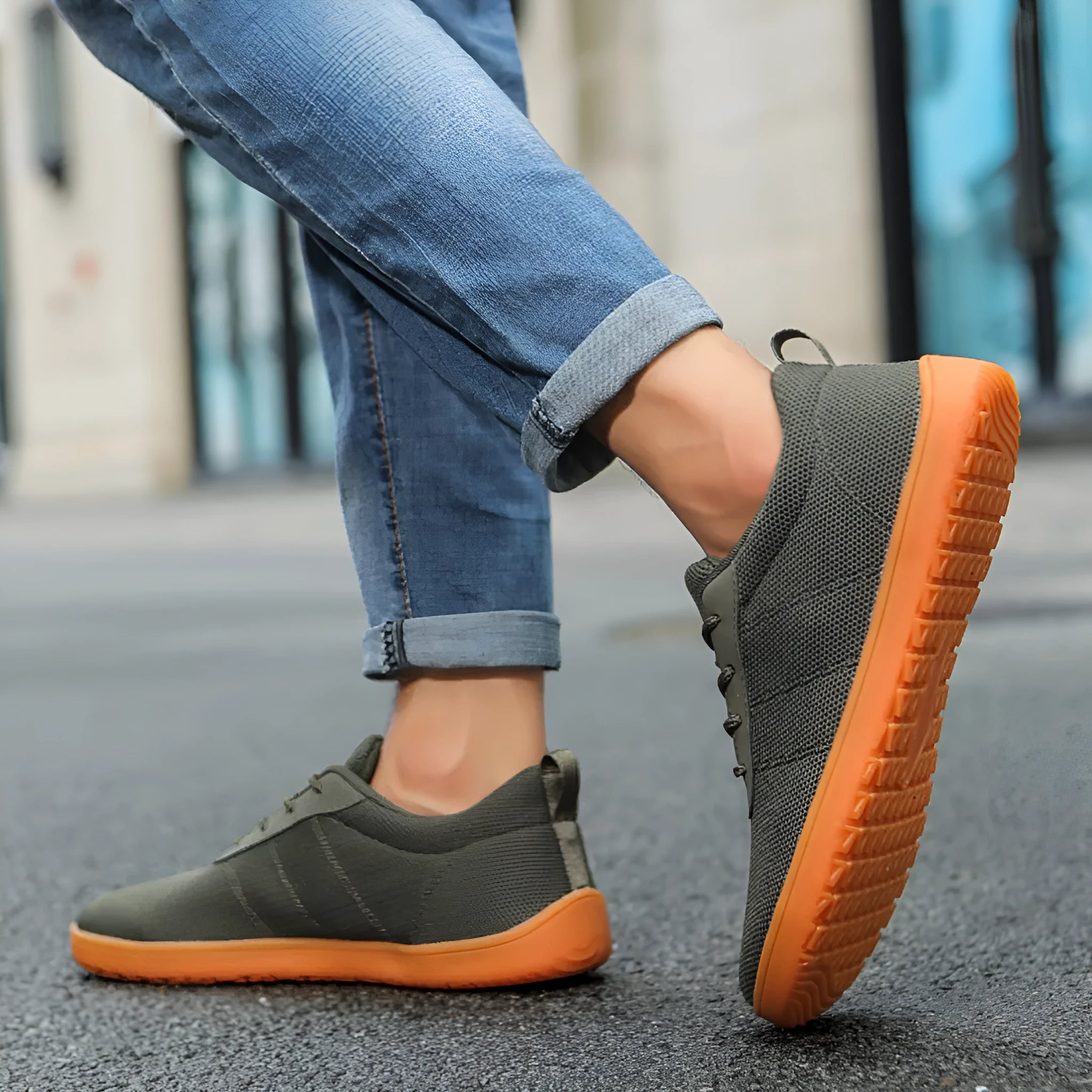 Men's hiking walking shoes with Flyknit upper, round wide toe, and non-slip rubber outsole in a solid colour