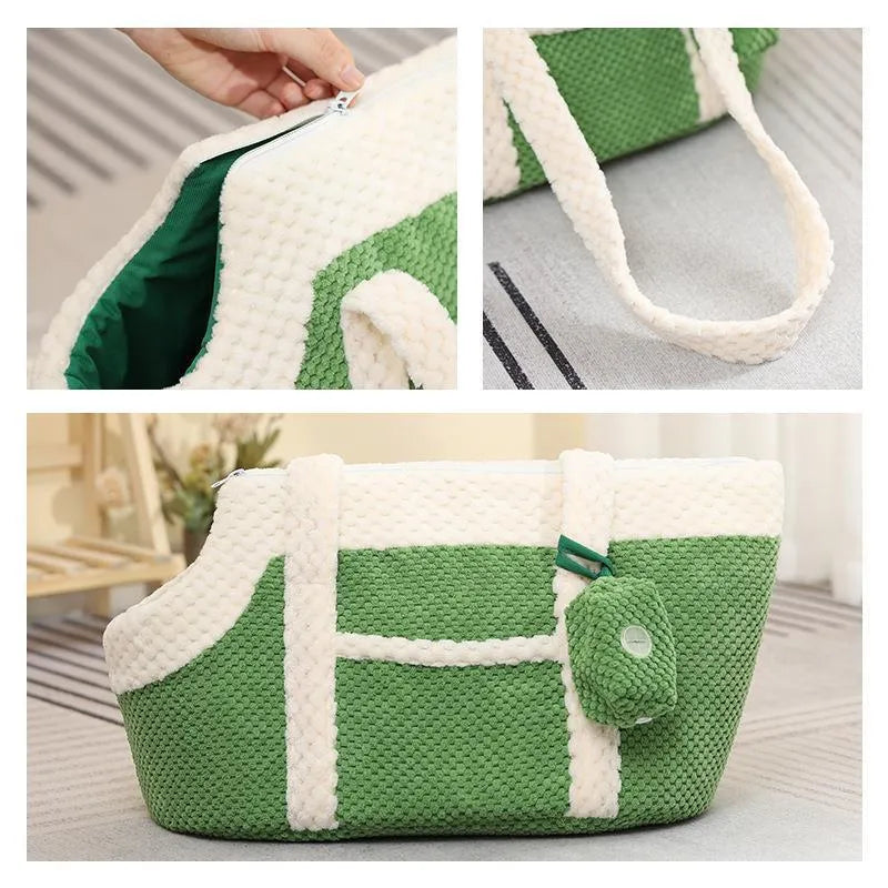 Shoulder cat bag in short plush with cartoon pattern, suitable for cats and small dogs under 5kg