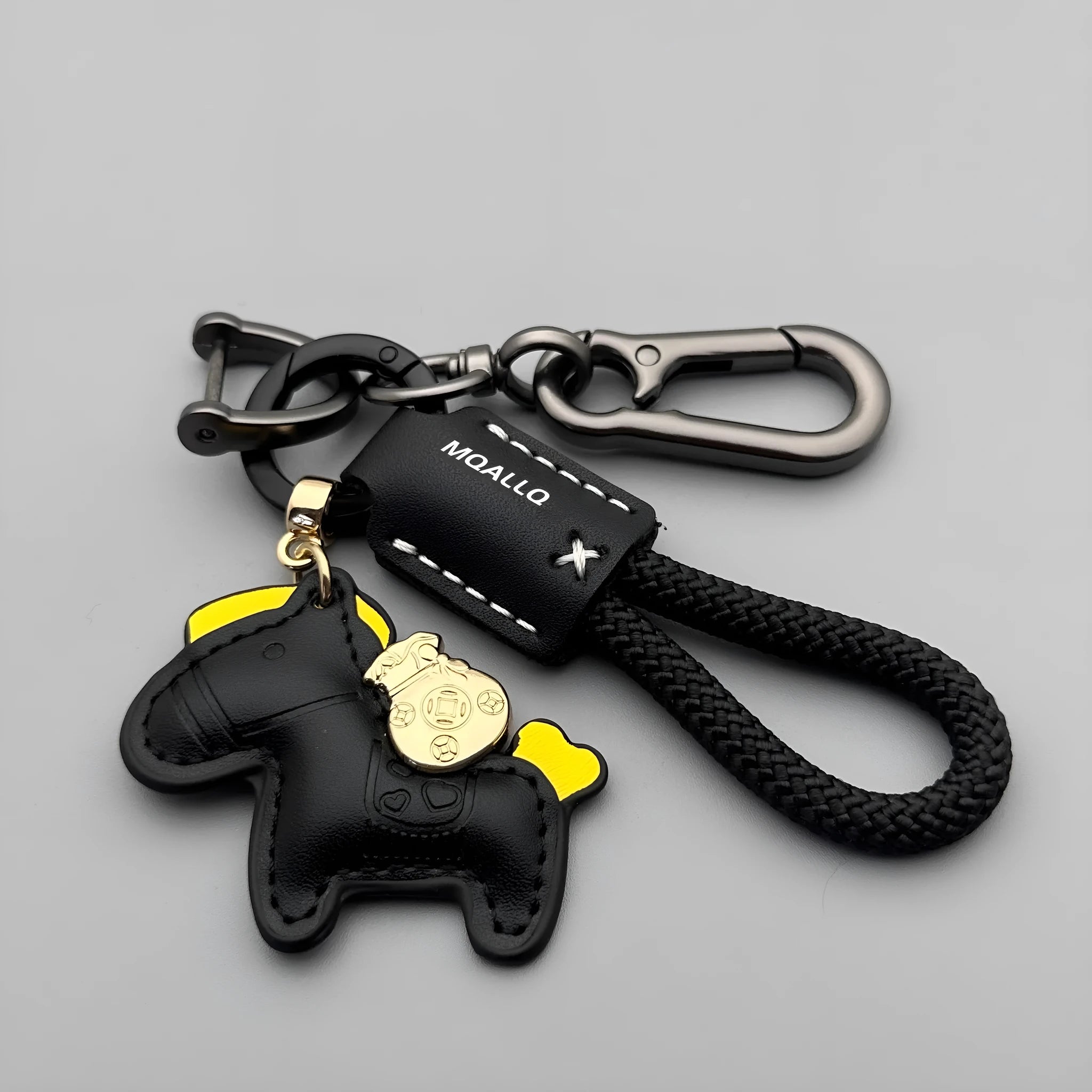 Handmade cowhide leather car keychain pendant with zinc alloy pony buckle charm