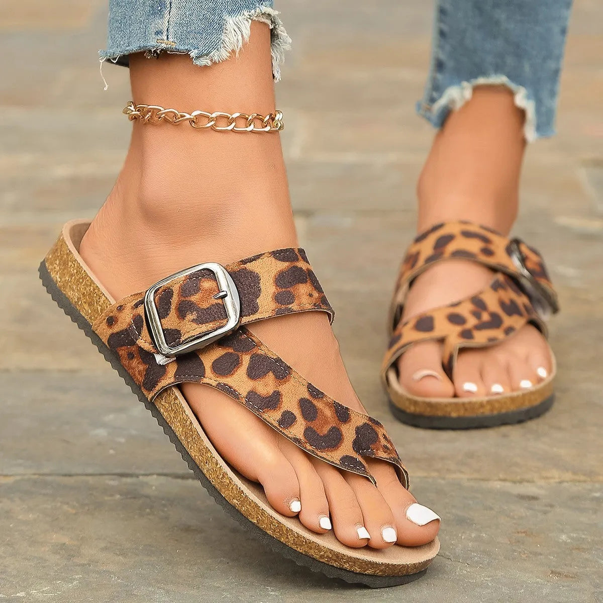 Roman style closed toe slippers in leopard print with wooden sole, available in sizes 36 to 43