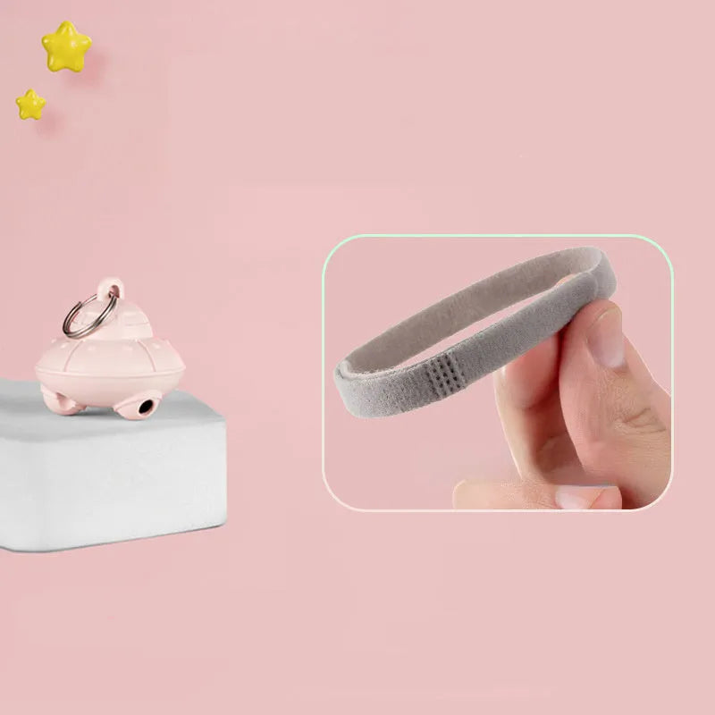 USB charging green cat collar laser toy with 360° rotation and 6g weight on a cat collar