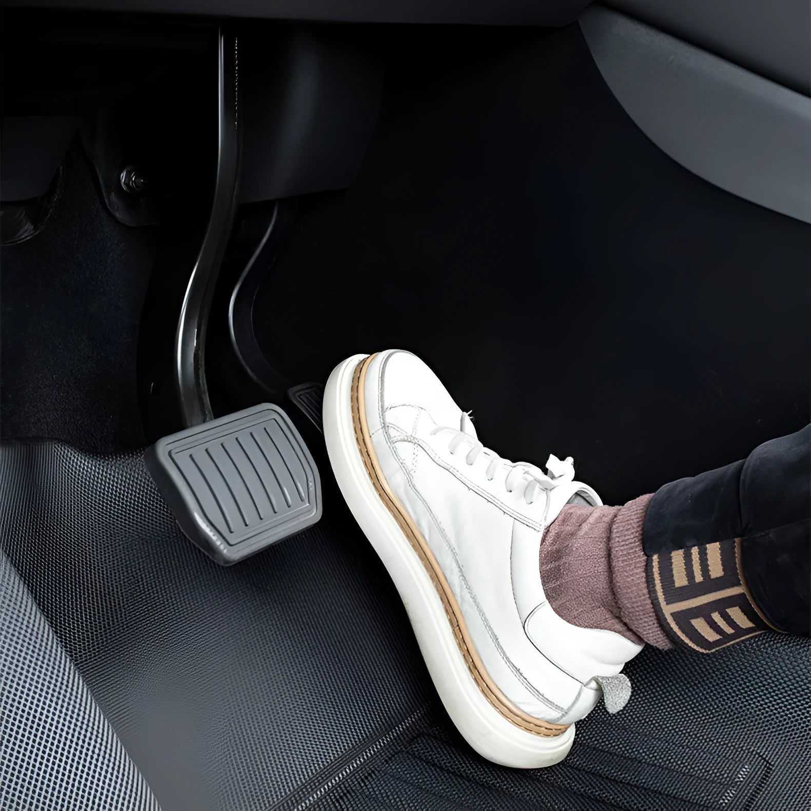Minimalist TPR floor mats for Tesla Model Y interior protection