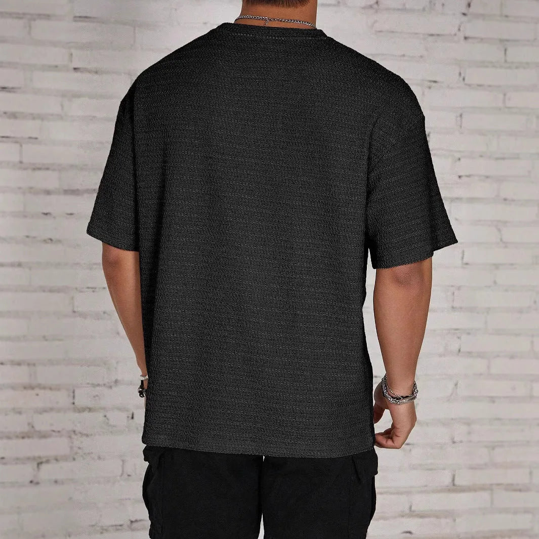 A man's loose-fit solid colour t-shirt in a slim style with short sleeves and a round neck.