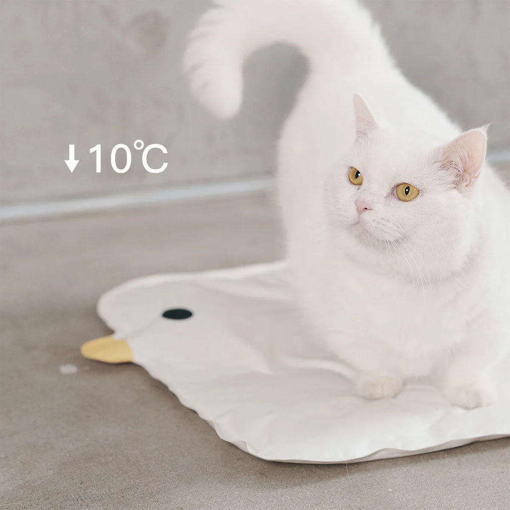 Washable chick cooling mat for pets with non-stick hair surface, 45cm x 45cm, on indoor floor