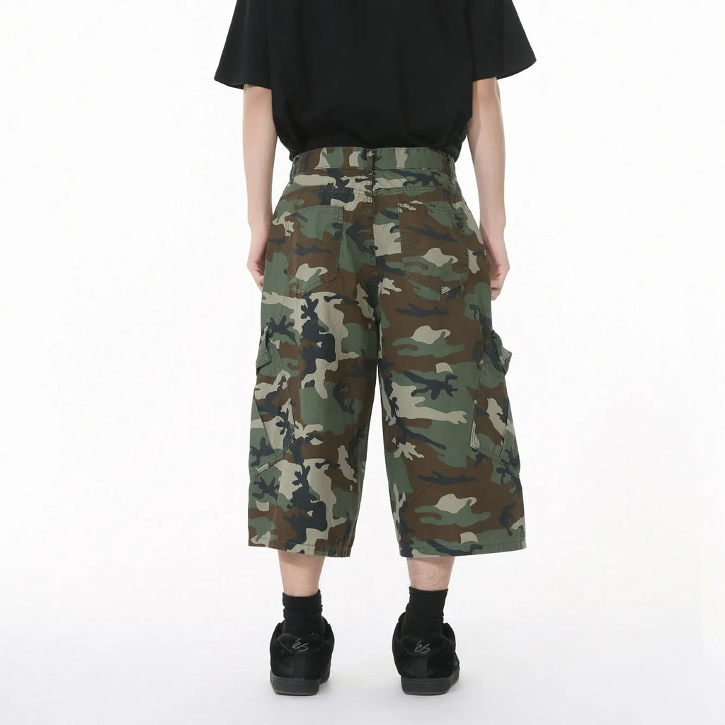 Men's camouflage cotton jeans with wide leg loose fit and large pockets