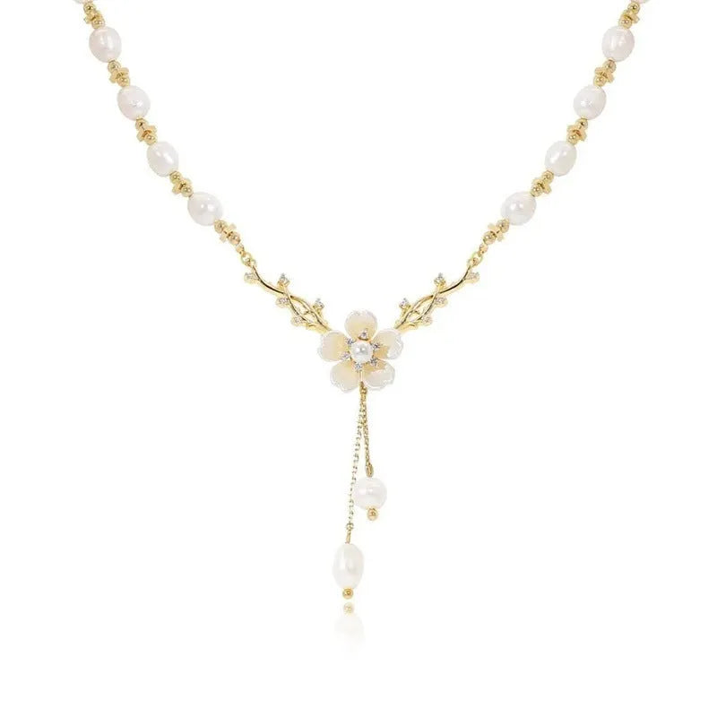 Alloy fashion necklace with pearl flower pendant and rose design elements
